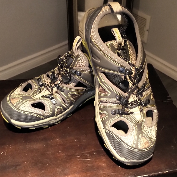 Ahnu Wet/Dry performance sandals_EUC - Picture 2 of 7